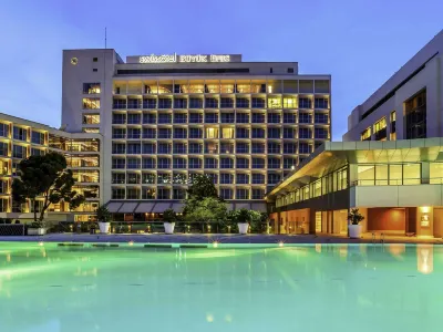 Swissotel Buyuk Efes Izmir Hotel in zona Seniha Mayda Primary School