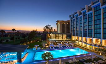 VEA Newport Beach, a Marriott Resort & Spa