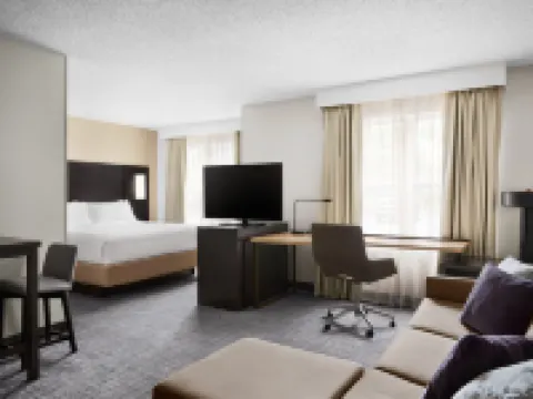 เรสซิเดนซ์อินน์ บายแมริออท ฟิลาเดลเฟีย แลงฮอร์น โรงแรมในBucks County