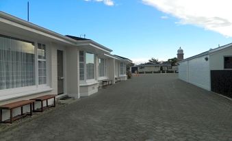 Colonial Motel