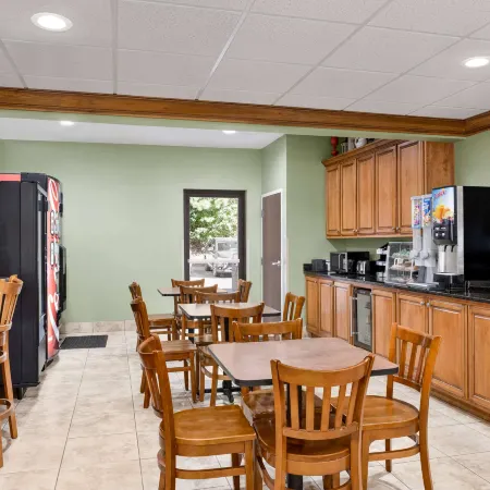 Microtel Inn & Suites by Wyndham Woodstock/Atlanta North Отели в г. Вудсток
