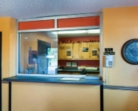 Super 8 by Wyndham Benton Harbor/St. Joseph