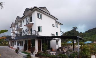 Rovers Inn Guesthouse - Age 11 and above Only