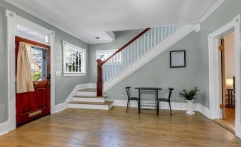 The Magnolia Manor - Private Backyard - Close to Downtown - Housity