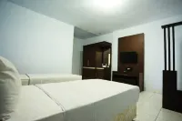 Urbanview Hotel Mulia Indah Palopo Hotel a East Wara