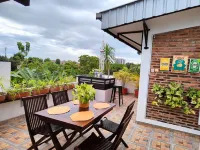 Hibiscus Pavilion and Guest House Upside Down World 주변 호텔