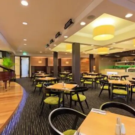Park Avenue Hotel Motel Отели в г. Рокхемптон