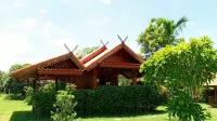 Baanraimaetha Resort Hotels in Hang Chat District