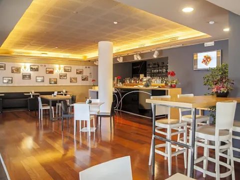 Hotel Tiber Отели рядом с Аэропорт Фьюмичино