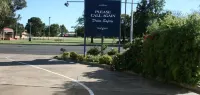 The Plains Motor Inn - parking