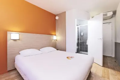 B&B Hotel Laval Ouest Отели в г. Шанже
