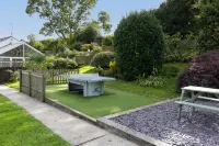 Hazelglade Cottage - Hot Tub, Games Room, Pet Friendly