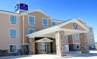 Cobblestone Hotel & Suites - Devils Lake