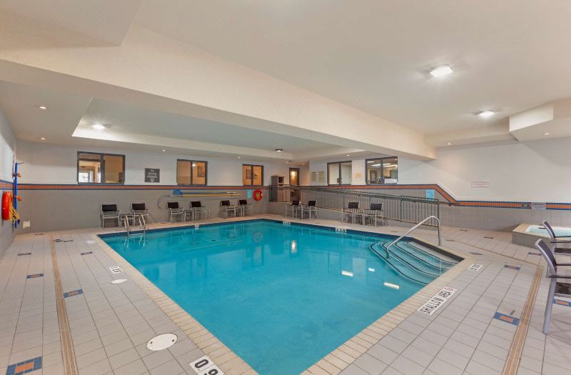 Best Western Plus Burlington Inn Suites photo 3