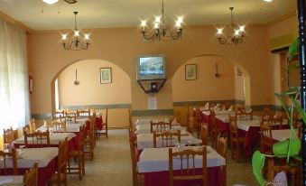 Hostal Las Encinas - Housity