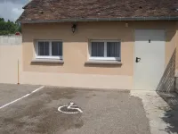 Logis Hotel Restaurant le Cheval Blanc Hotels in Villiers-Saint-Benoit