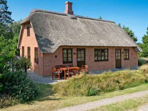 "Siegried" - 2.2km from the Sea - parking
