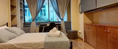 Deluxe Apartment 12Bd 6Bath Hotels in Victoria