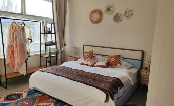 YueXiaLvJu Love IP Theme Homestay