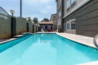 La Quinta Inn & Suites by Wyndham Houston New Caney - Pools
