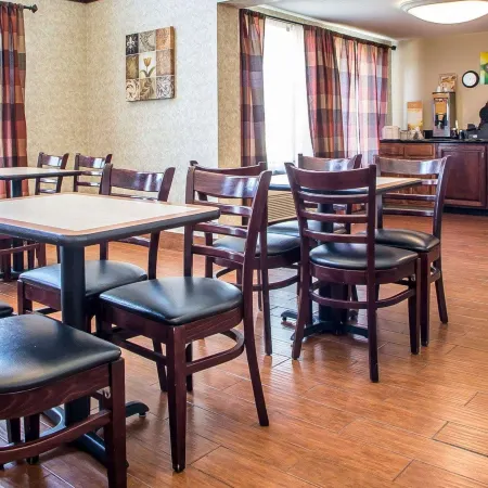 Quality Inn and Suites Middletown-Franklin