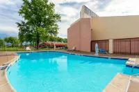 Baymont by Wyndham Elkhart - Pools