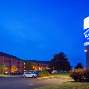 Best Western London Airport Inn  Suites Отели рядом с достопримечательностью «Стадион «Ти-Ди Стэдиум»»