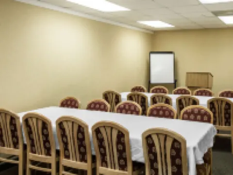 Super 8 by Wyndham Cherokee Hotels in Cherokee