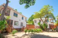 Casa Coral and Casa Palmera 4 Bedroom Home by RedAwning Hotels near Sol Y mar