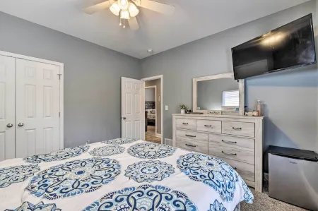 Waterfront Home on Lake Milton Dock, Hot Tub