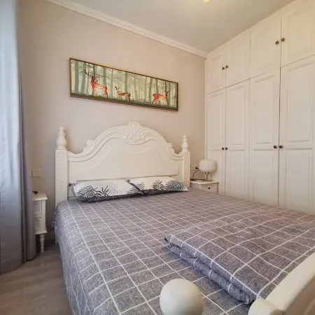Laomao Apartment (Hanjiang Road) Отели рядом с достопримечательностью «Китайская медицинская больница в новом районе западного побережья Циндао»