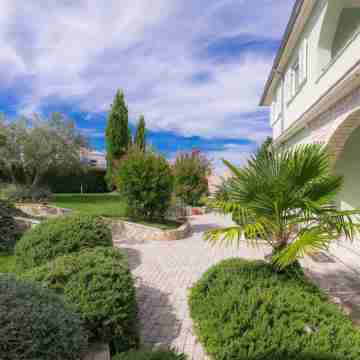 Salamander Hotel Exterior
