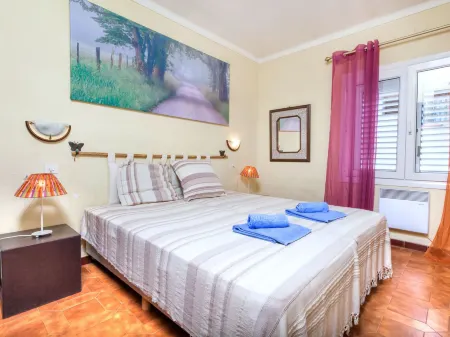 Afrodita Отели рядом с достопримечательностью «Alfolí Museu de L'Escala»