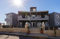 Helena's Aparthotel
