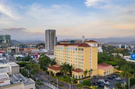 InterContinental Hotels Tegucigalpa at Multiplaza Mall Отели в г. Тегусигальпа