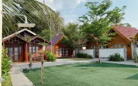 The Pasir Putih Villas Hotel dekat Pantai kamal