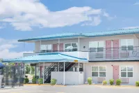 Americas Best Value Inn Pecos - parking