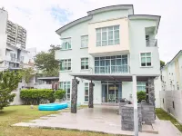 Shamrock Villas Corner or Seaview or Standard Hotels in Tanjung Bungah