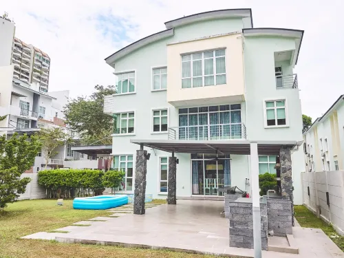 Shamrock Villas Corner or Seaview or Standard