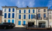 Hotel Restaurant CÔTE Garonne le Balcon des Dames - Tonneins Marmande Agen - Chambres climatisées فنادق في Casteljaloux