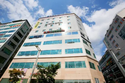 Gram Hotel Hotels near Surak Sumak Chicken