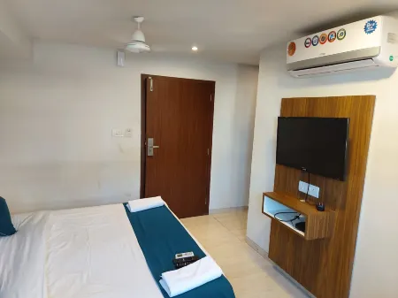 Hotel Palm Beach Pride Отели рядом со станцией Vashi Railway Station