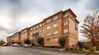 Best Western Plus Hannaford Inn  Suites