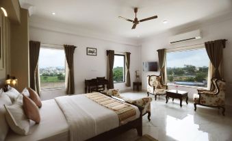 Revaas Lake View Boutique Hotel