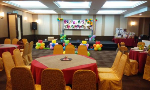 3. 레전드 인 호텔..