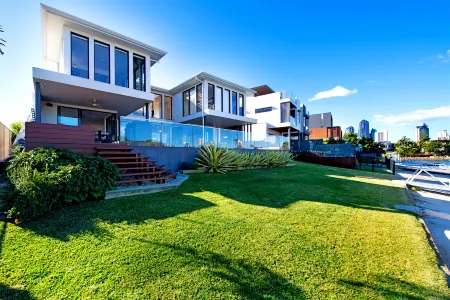 Luxico Bluewater Oasis (Heated Pool) Отели рядом с достопримечательностью «Библиотека Бродбич»