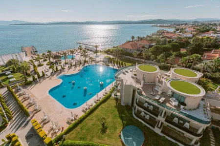 Ilica Hotel Spa & Wellness Resort Отели рядом с достопримечательностью «Cesme Otobus Terminali»