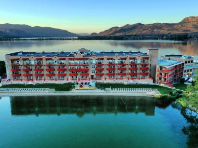 Holiday Inn & Suites OSOYOOS by IHG