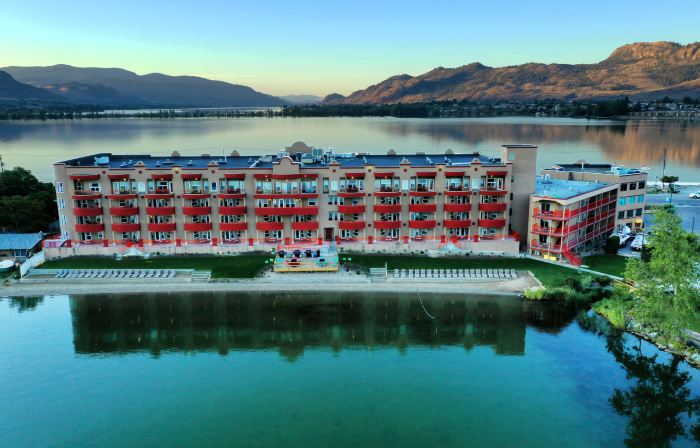Holiday Inn & Suites 奧索尤斯