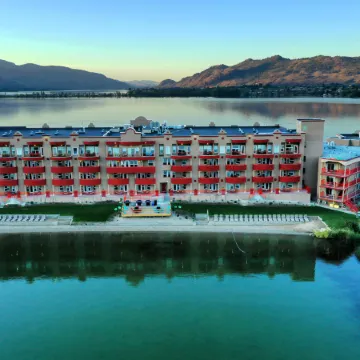 Holiday Inn & Suites OSOYOOS by IHG